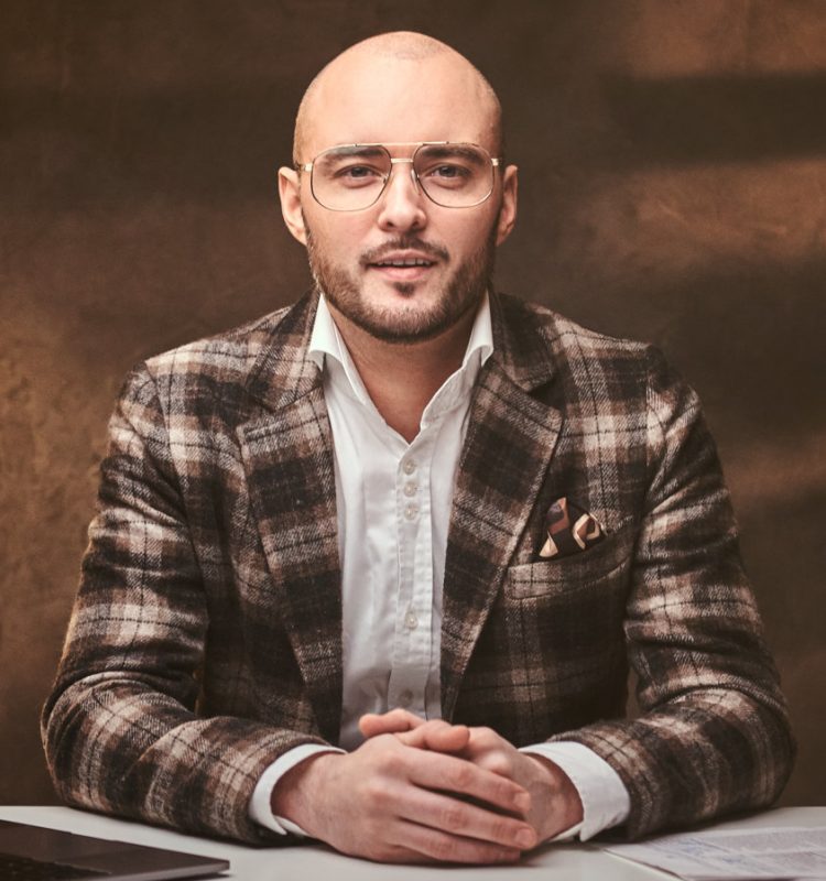confident-european-handsome-businessman-sitting-in-3LDT28A-1-843×1024 confident-european-handsome-businessman-sitting-in-3LDT28A-1-843x1024